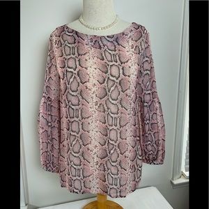 Tylor Boe Reptile NWT print blouse